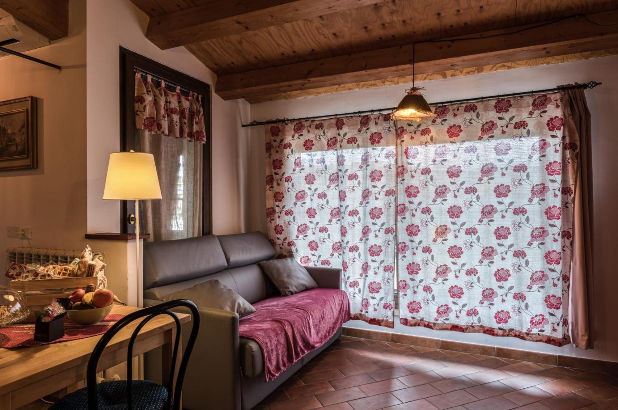 Happy Home Hosting Rieti Bagian luar foto